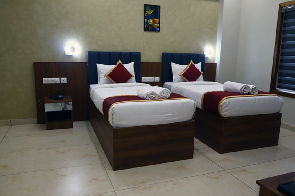 ROYAL EXICUTIVE 4 | Luxury Stay | July 28, 2026